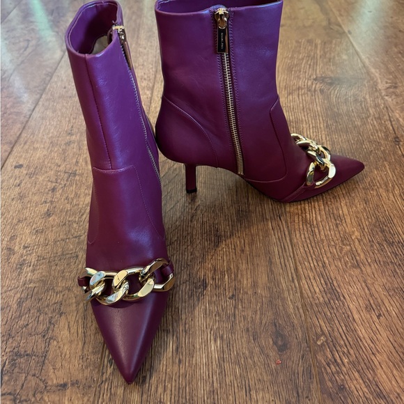 Michael Kors Leather Zippered Booties With Golden Chain Detail Size 8 - Picture 7 of 9
